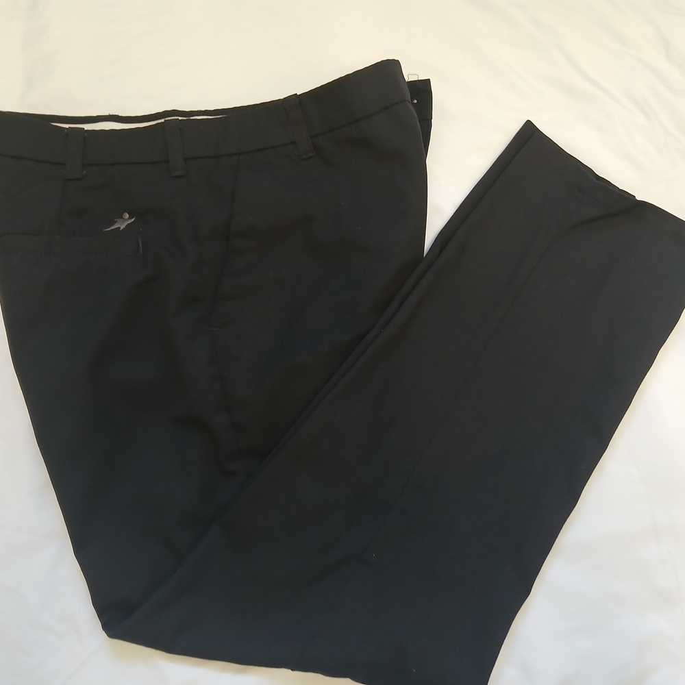 Aramark.Black Dress Pants with Flat Front and Full-Length Design Size 32×30